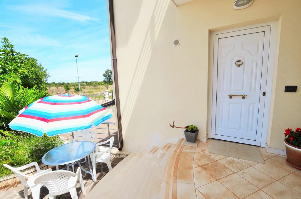 Apartments Sv. Pelegrin Umag Buitenkant foto