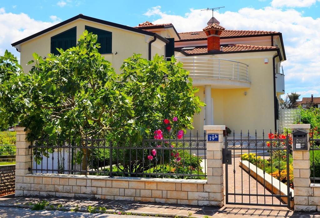 Apartments Sv. Pelegrin Umag Buitenkant foto